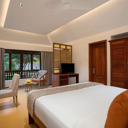 Estuary Sarovar Premiere Poovar Island Exterior photo