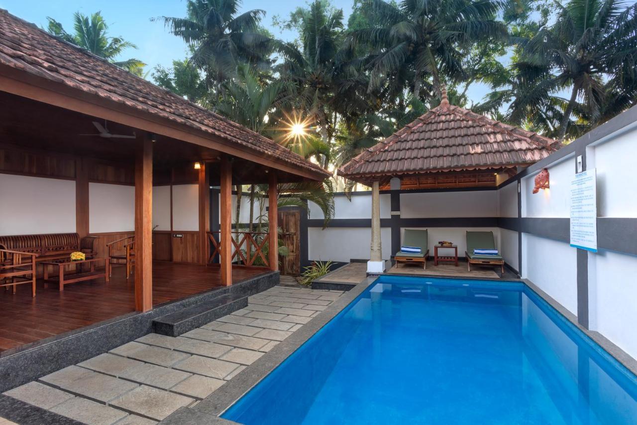 Estuary Sarovar Premiere Poovar Island Exterior photo