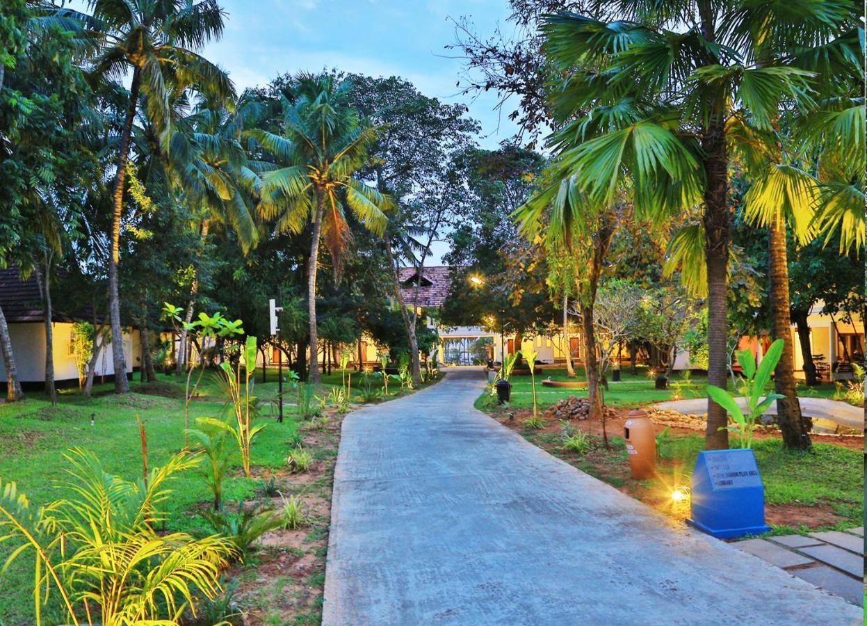 Estuary Sarovar Premiere Poovar Island Exterior photo