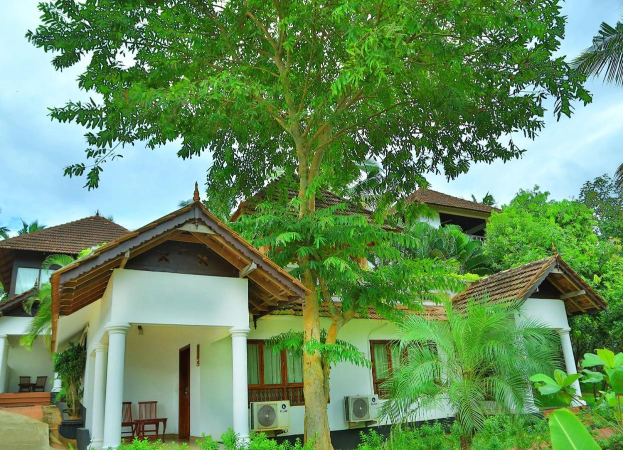 Estuary Sarovar Premiere Poovar Island Exterior photo