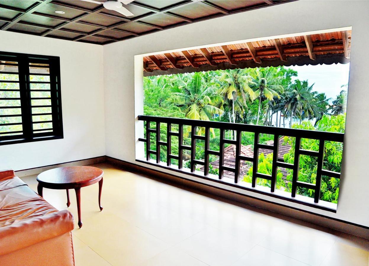 Estuary Sarovar Premiere Poovar Island Exterior photo