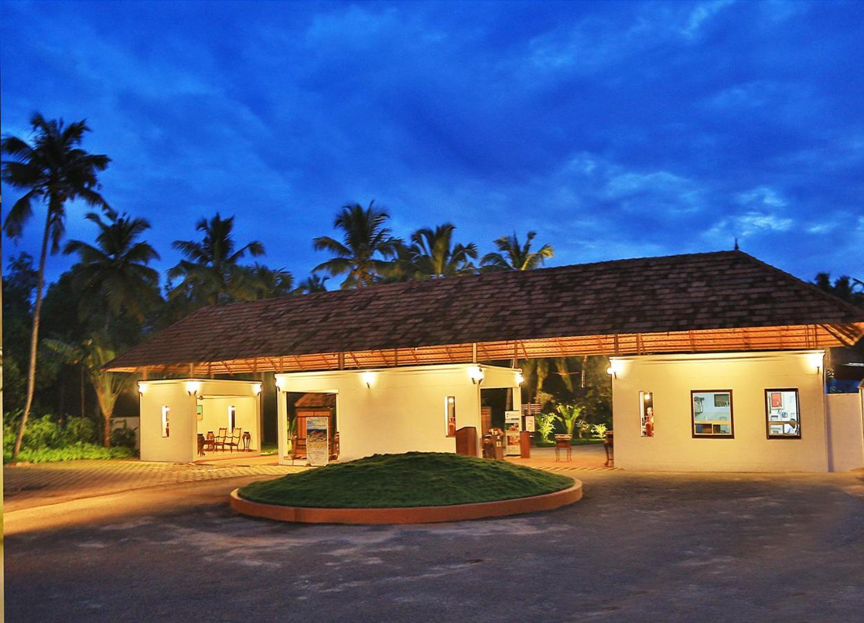Estuary Sarovar Premiere Poovar Island Exterior photo