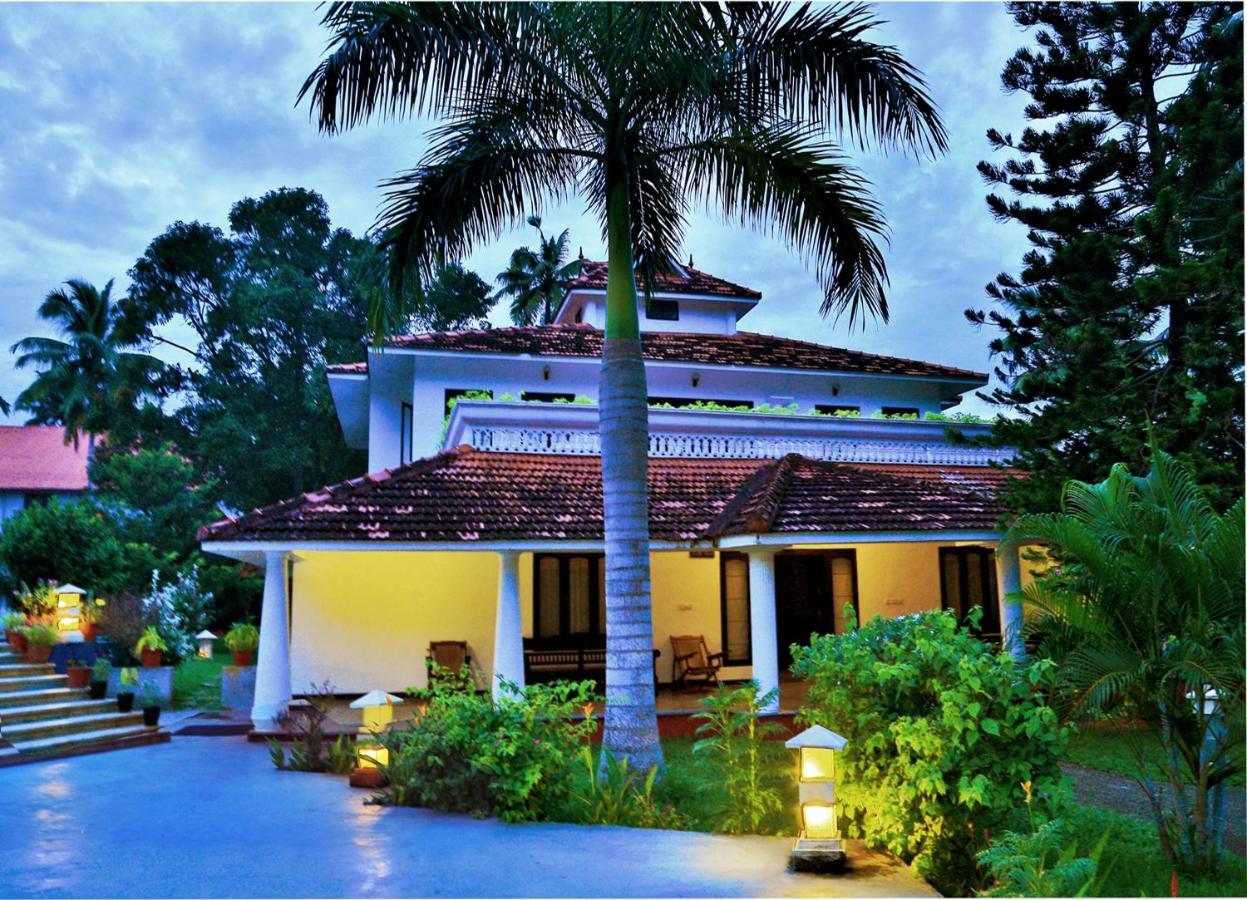 Estuary Sarovar Premiere Poovar Island Exterior photo
