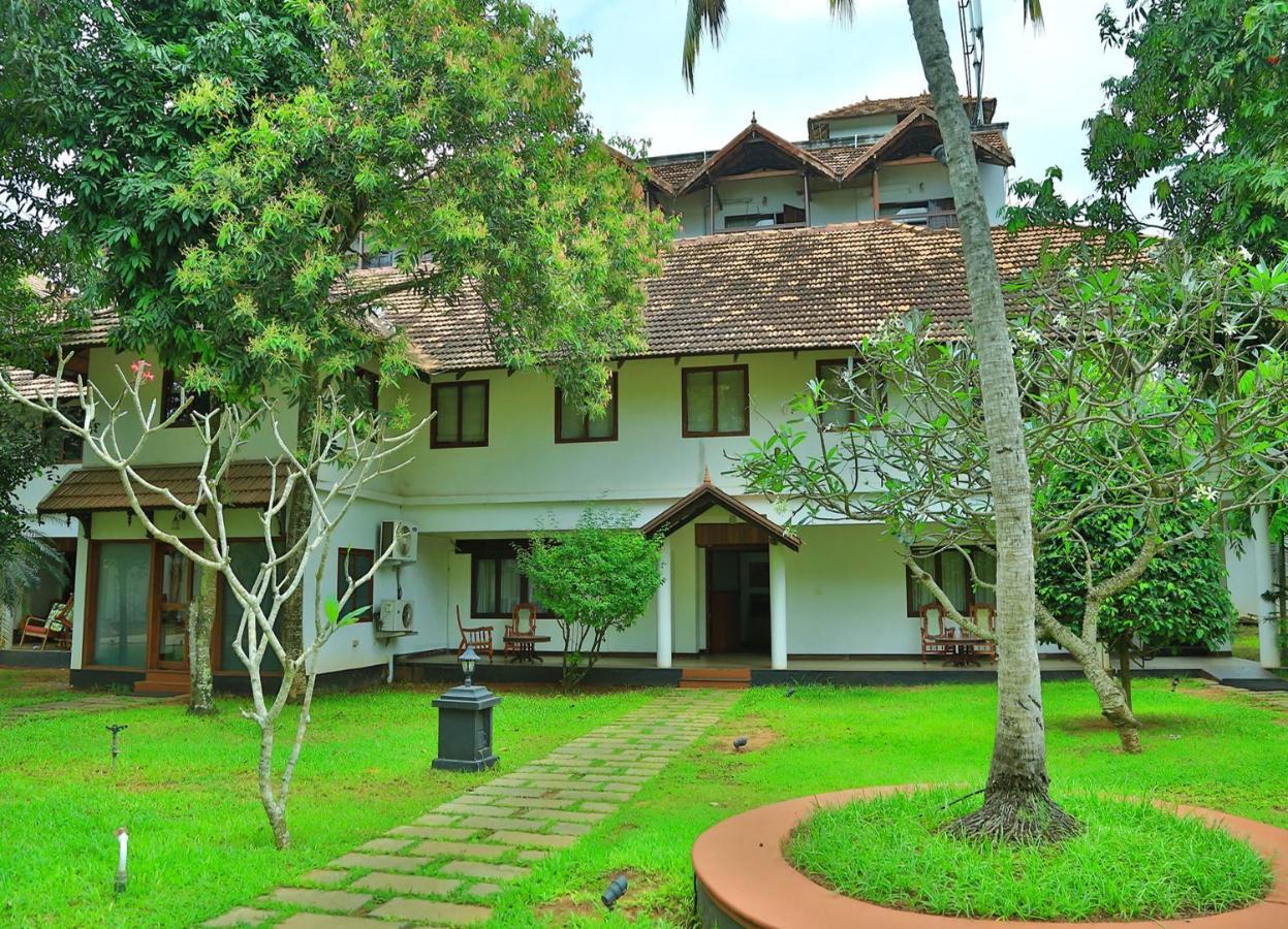 Estuary Sarovar Premiere Poovar Island Exterior photo