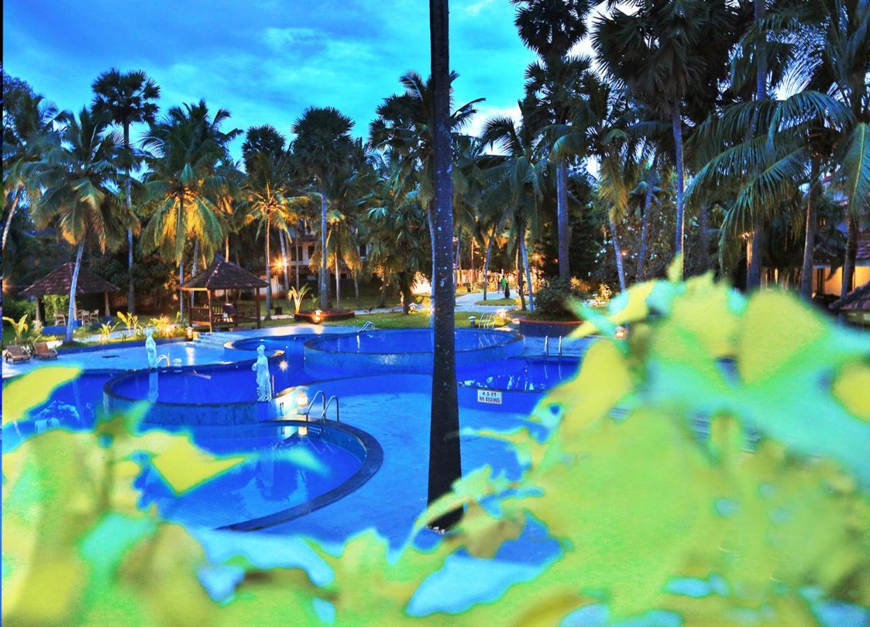 Estuary Sarovar Premiere Poovar Island Exterior photo