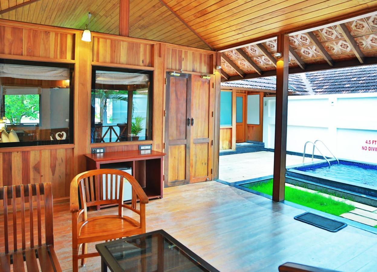 Estuary Sarovar Premiere Poovar Island Exterior photo
