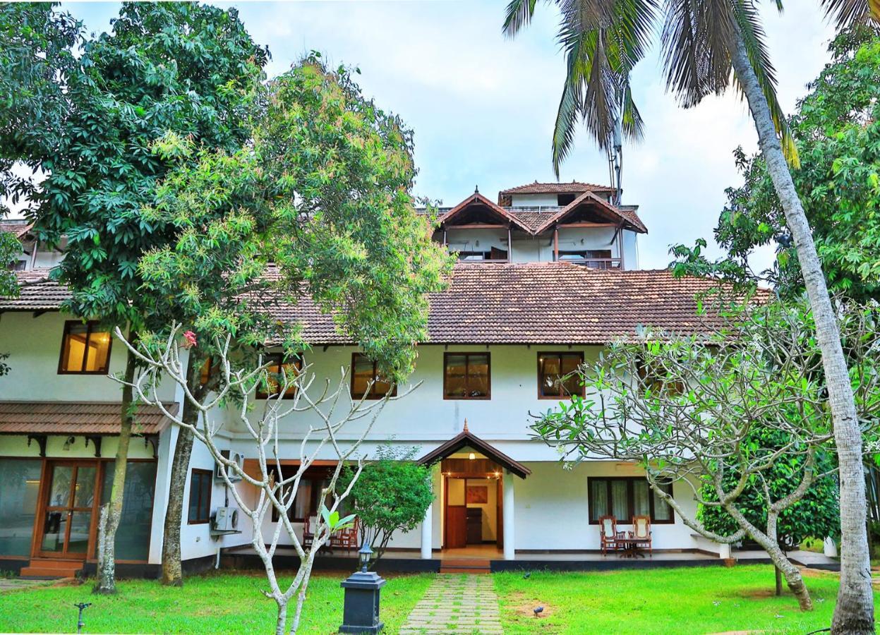 Estuary Sarovar Premiere Poovar Island Exterior photo