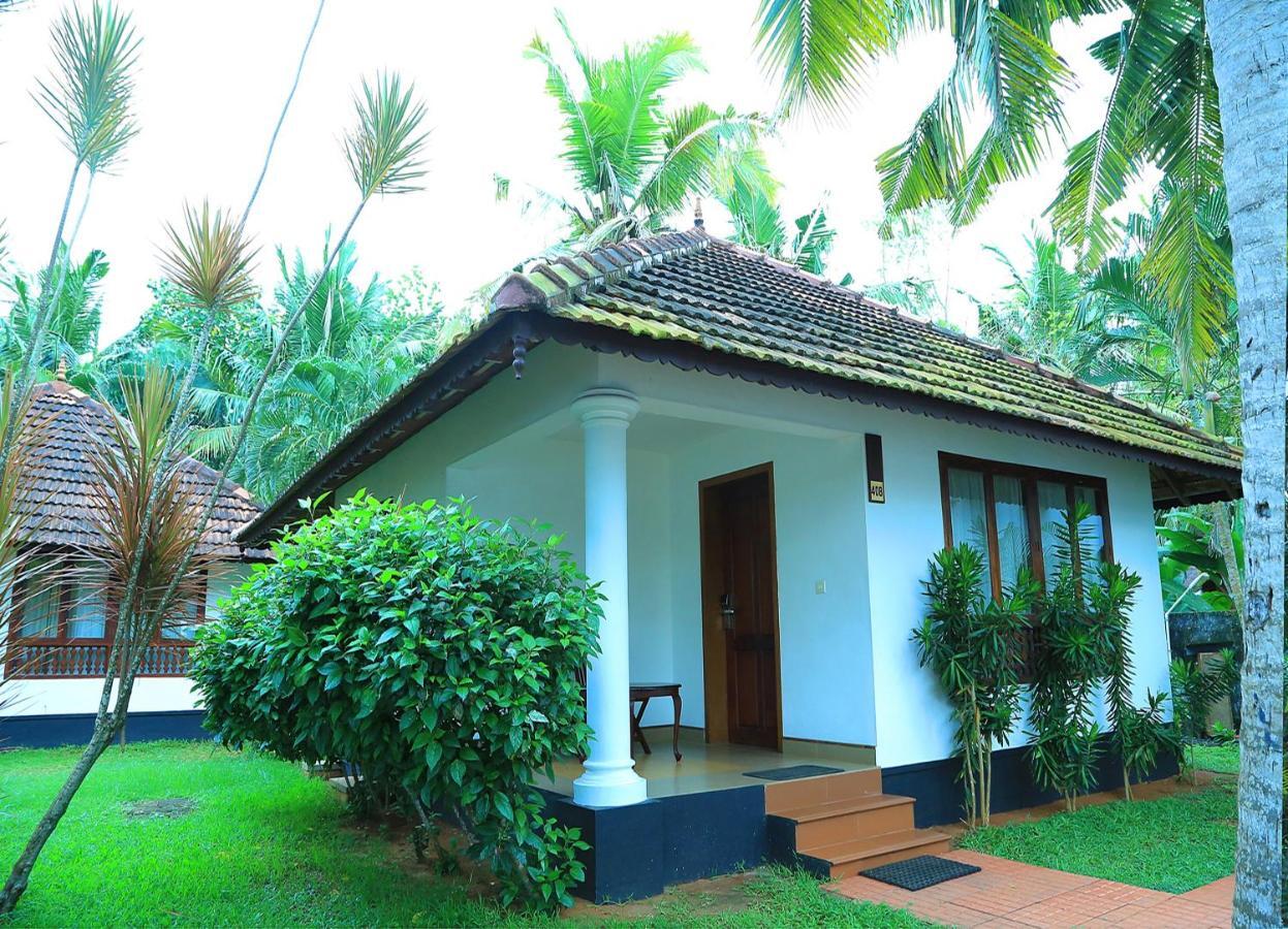 Estuary Sarovar Premiere Poovar Island Exterior photo
