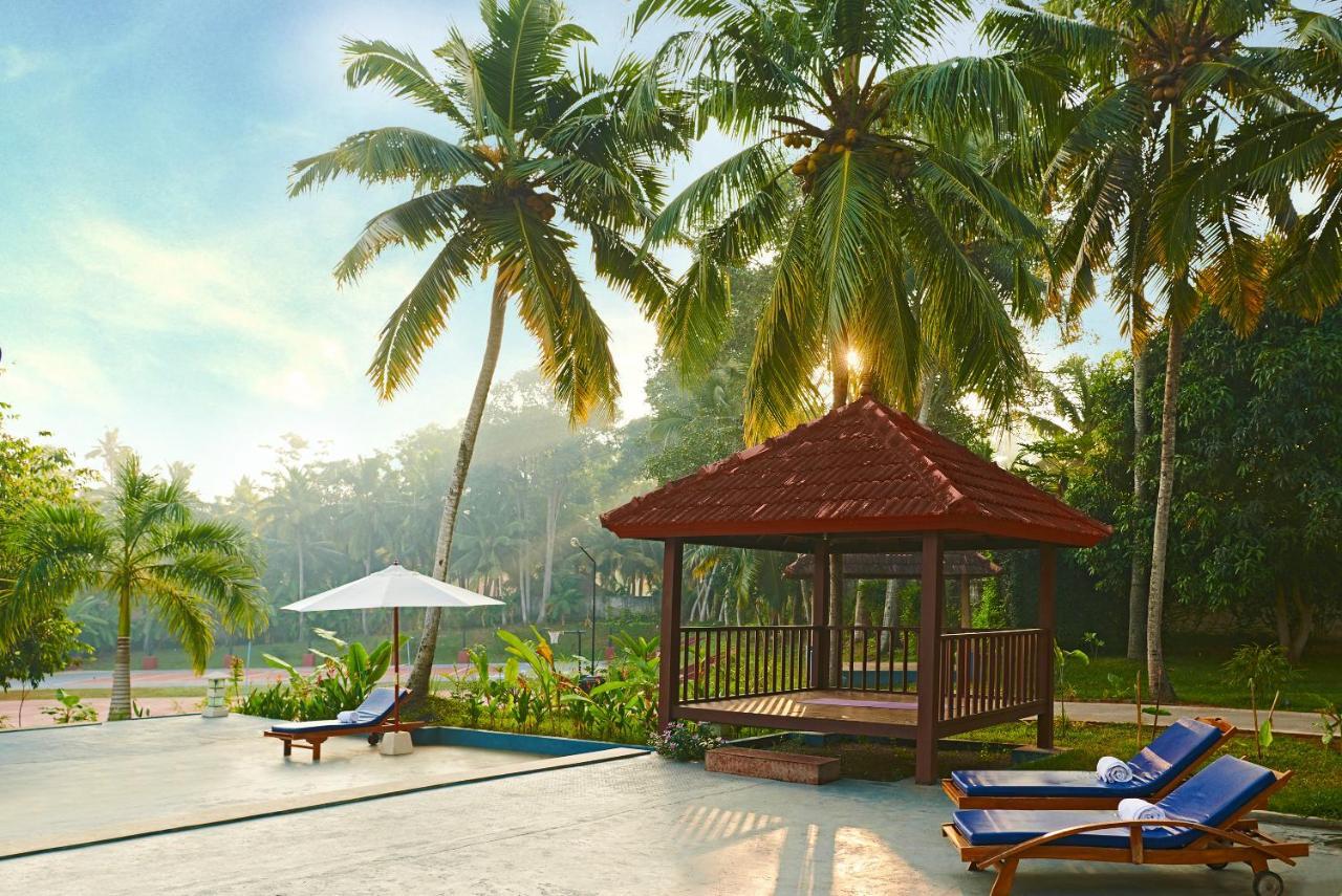 Estuary Sarovar Premiere Poovar Island Exterior photo