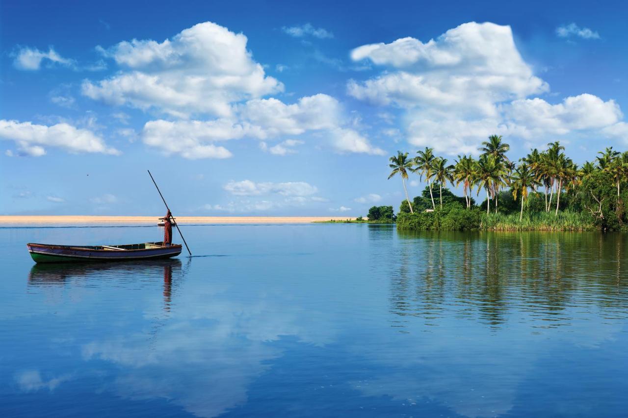 Estuary Sarovar Premiere Poovar Island Exterior photo
